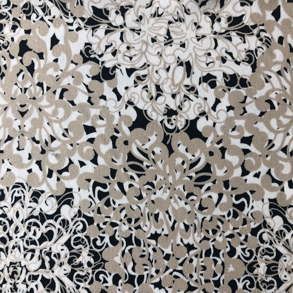 Parallel V-neck Top - Picture 5 of 5